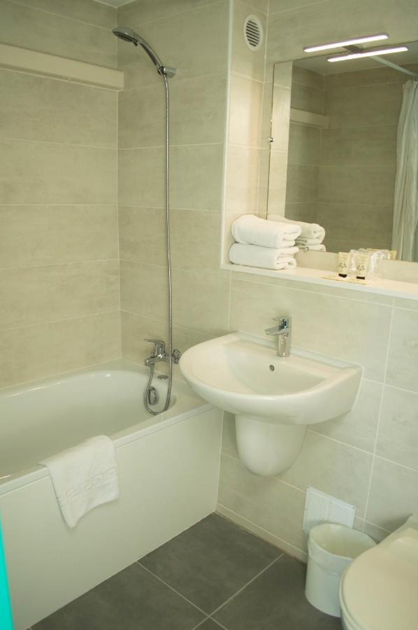 קאן Hotel Les Tourrades מראה חיצוני תמונה